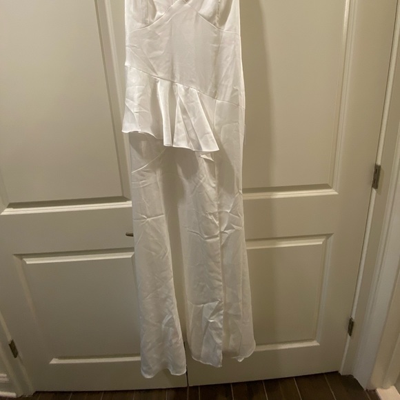 Lulu’s Satin White Dress; Long; Ruffle Front; Size XL; NWT - Picture 3 of 5